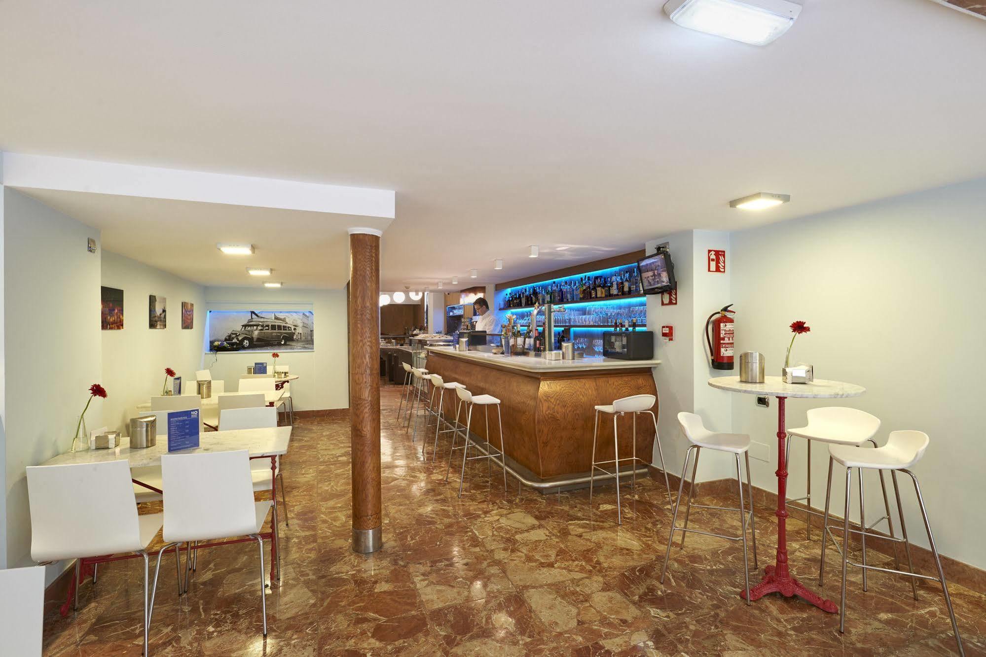 Hotel 40 Nudos Aviles Exterior photo