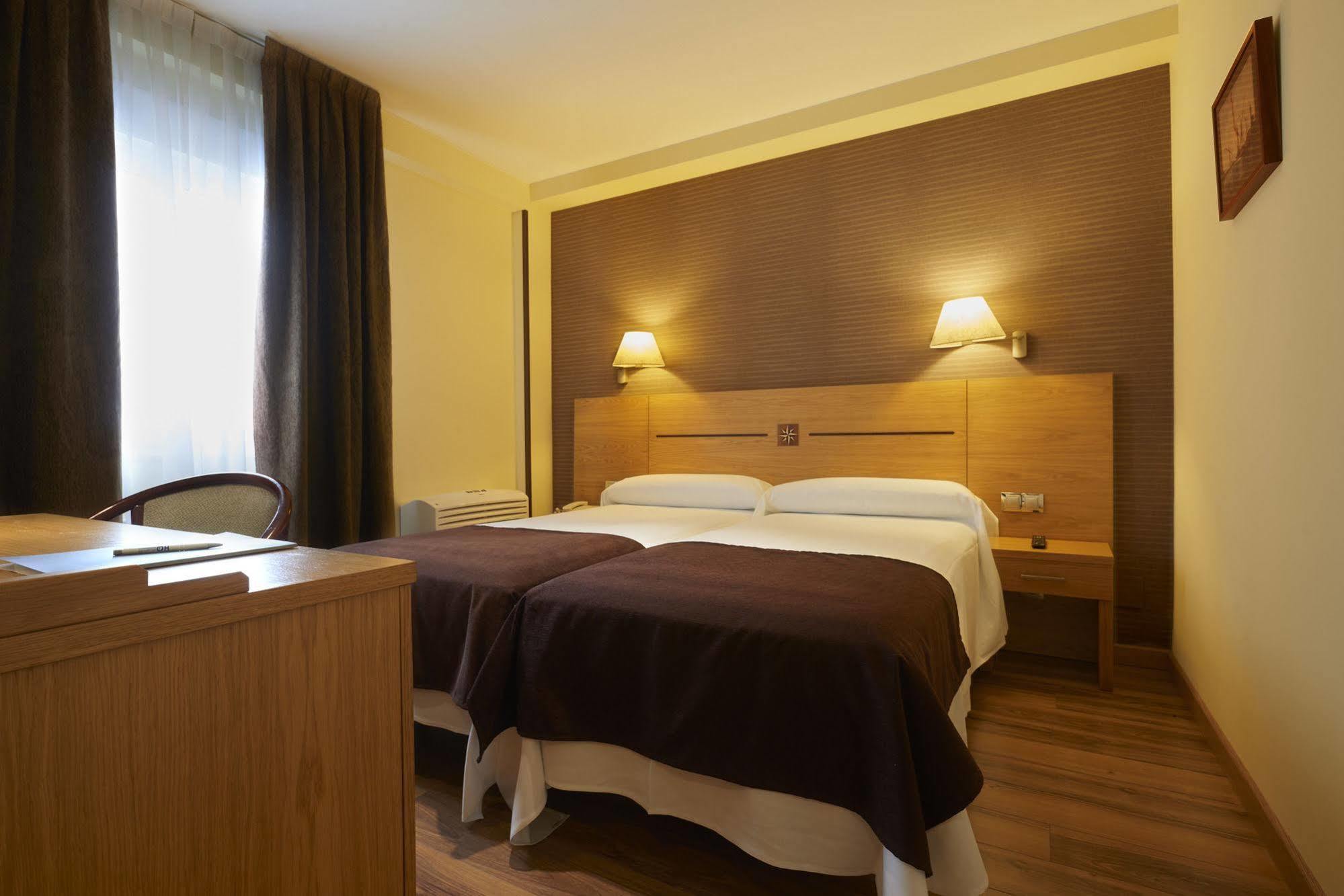 Hotel 40 Nudos Aviles Exterior photo